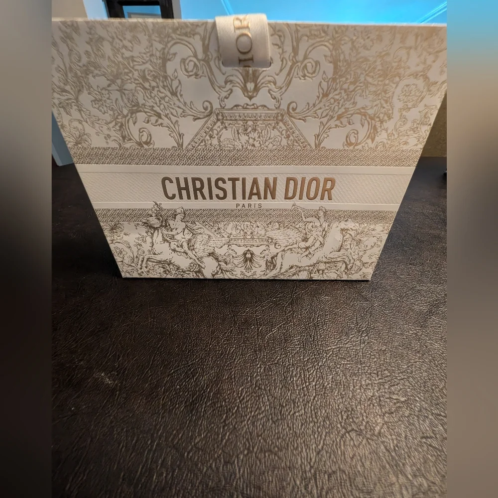 Designer Gift Bag Bundle – Dior, Gucci, Kith & More | Luxury Packaging Set - Picture 10 of 14
